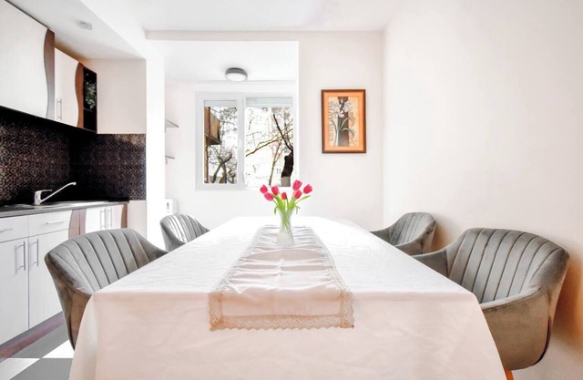 2BDR Suit Near Mall Sofia with Metro Access - ACs