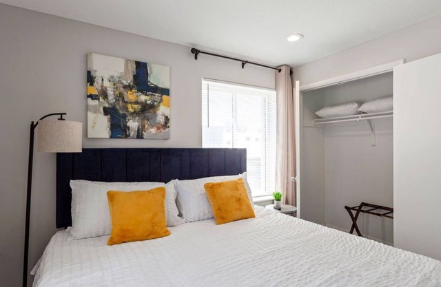 2Bdrm/1Bath Dwntwn Area Premier Near Old Westport