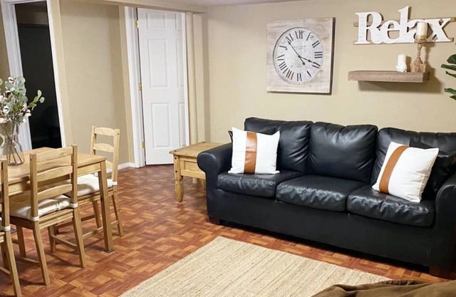 2Bdrm Walk-out Basement Apt w/kitchen lower level
