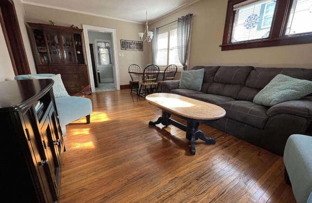 2Bed 1BathHouse,Wshr+Dryer,Safe Neighborhood