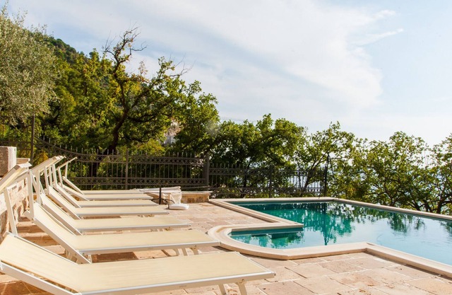 2bedroom Apt #3 w/shared pool @Pietra Mare Apts