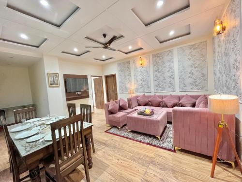 2BHK Hilltop Retreat by Kasauli Vista