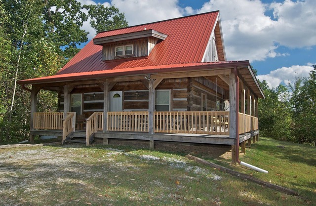 2BR, 1.5BA Log Cabin