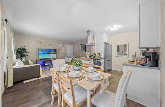 2BR/1Bth with King Bed, Pool, Hot Tub, 2 Parking in Mira Mesa