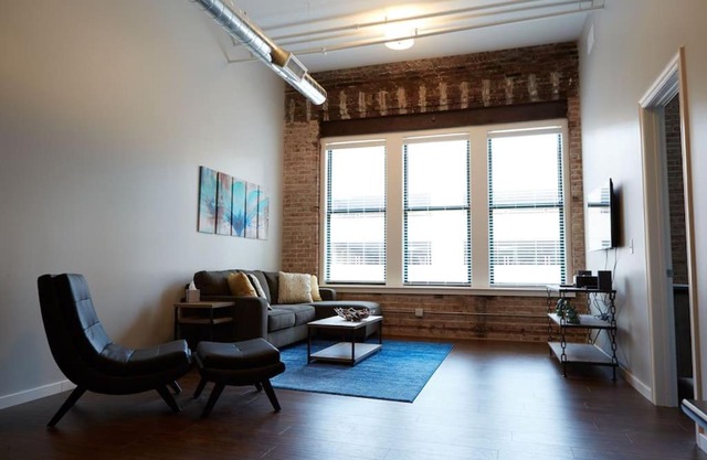 2BR 2BA Loft In Historic Downtown KC