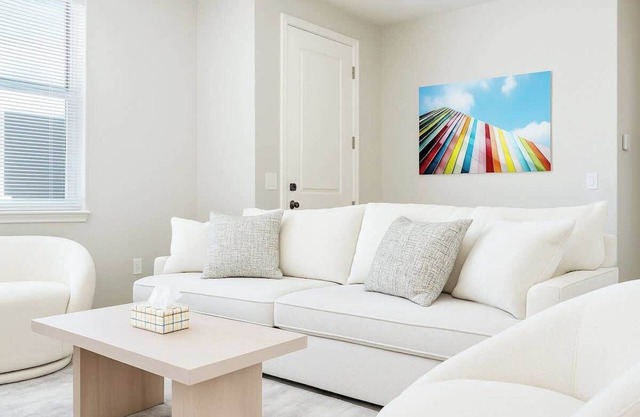 2BR/2BA w/3 Beds Prime Location