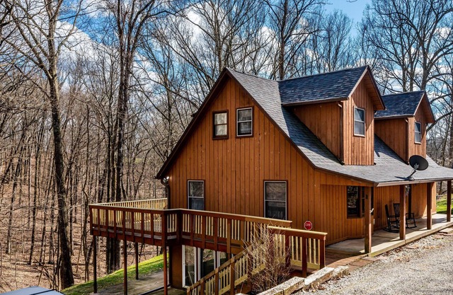 2BR, 3.5 BA Log Cabin