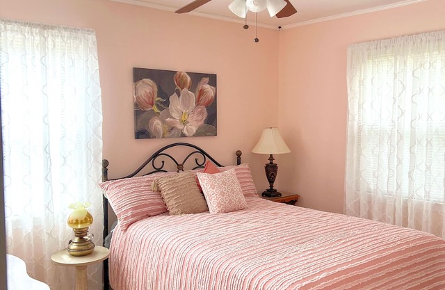2BR Apartment in Mid Century Ranch in Kensington Park