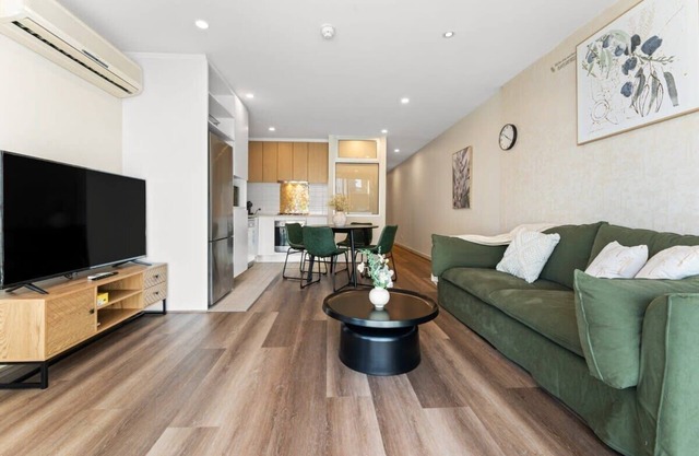 2BR CBD Apt. Swimming Pool/Sauna/SPA/CBD