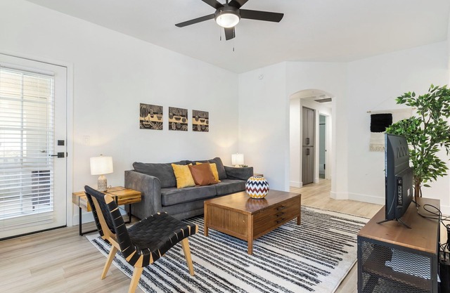 2BR CozySuites at Kierland Commons with pool #06