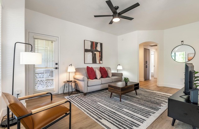 2BR CozySuites at Kierland Commons with pool #09