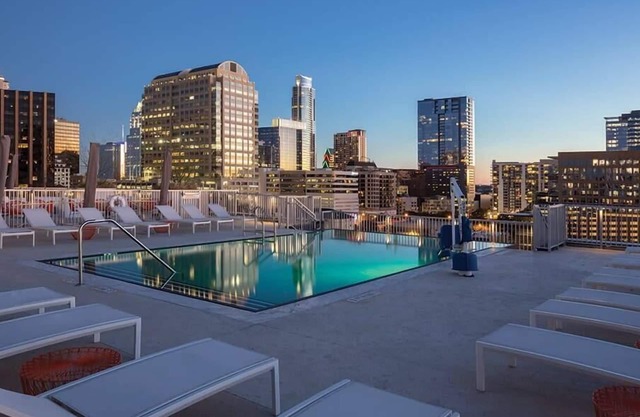 2br Deluxe Condo Downtown Austin!