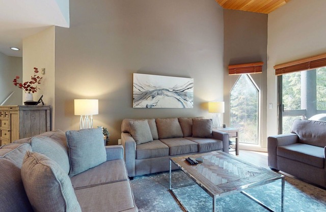 2BR | Ironwood | King Bed | Common area Hot Tub and Pool | Private Patio w/BBQ | Parking