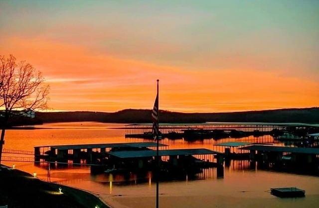 2BR Lake + Pool Views Fireplace Fall Getaway Osage Beach Steps to Fun & Sun W&D