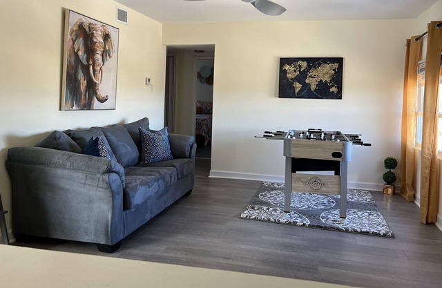 2BR Loft Beauty 5mi Airport/16mi downtown