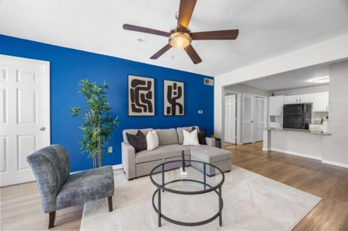 2BR Modern Hideaway near Downtown, Gated, Pool