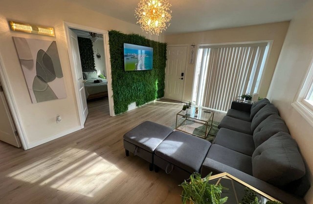 2BR Modern Home | Near WVU, Hospitals & Stadium