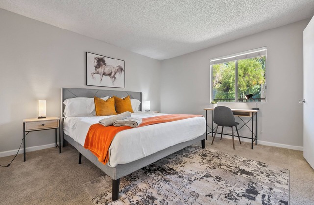 2BR/Pool/Gym/1 Mi To Banner Hospital