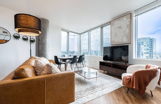 2BR | Pool, Gym, Rooftop | Bellevue | Sophari A