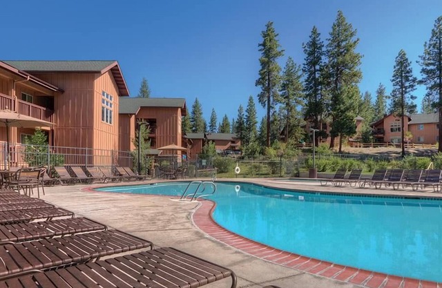 2br Presidential Condo Hike, fish, Swim!