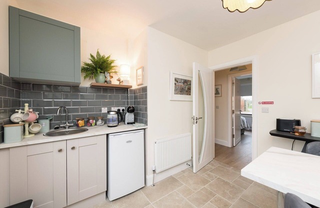 2BR-Sleeps4-Parking-NearCork-6mintoAirport