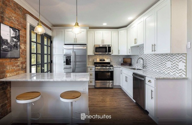 2BR Townhome w/Parking – Walk to Stadiums & DT