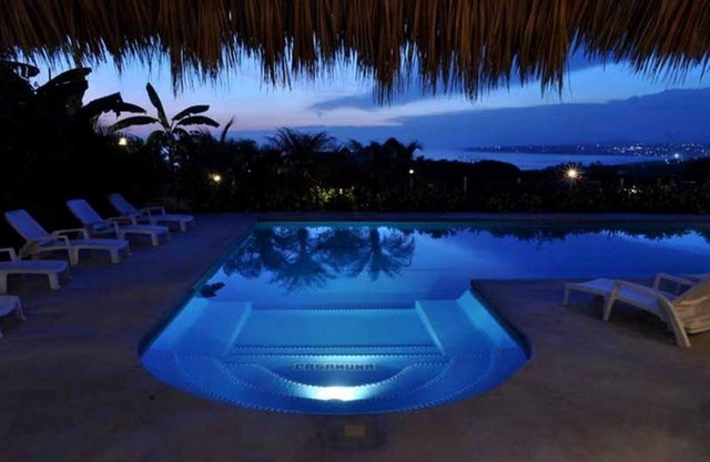 2BR Villa Casanuna, Starlink, tennis court, security, Tropical luxury