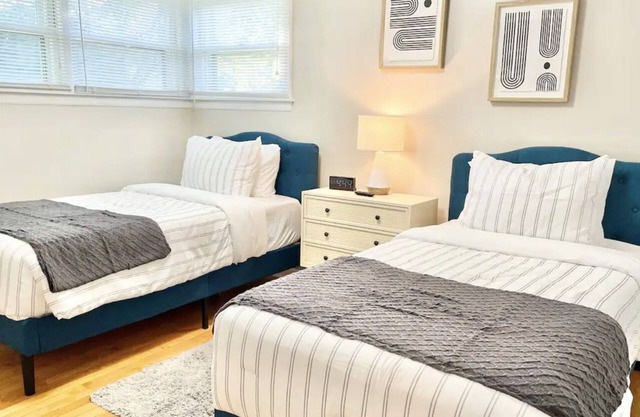 2br w/KING Bed, 20min to Great Lakes Naval Base
