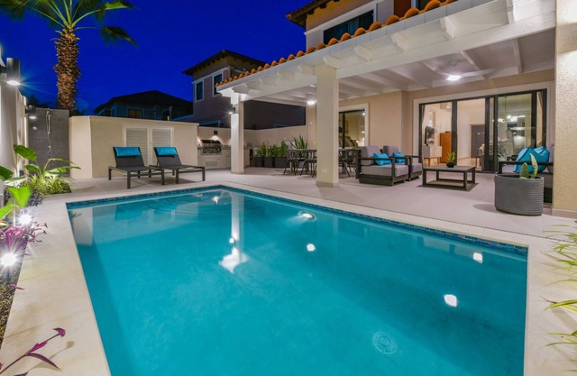 2BR w/Private Pool in Resort-like Gated Community