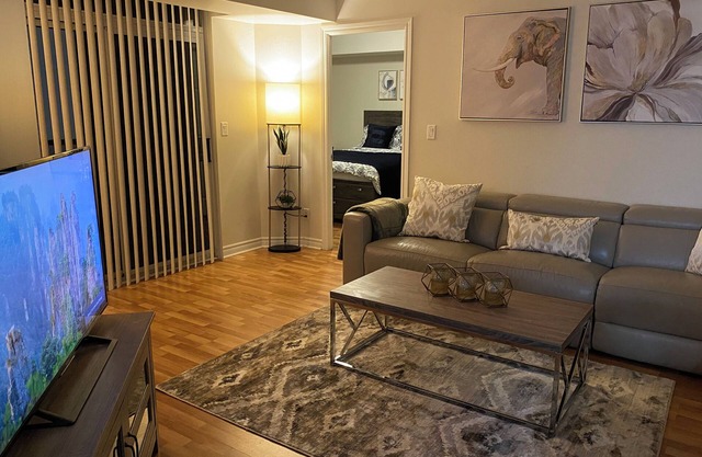 2BR with balcony and free parking in Square One