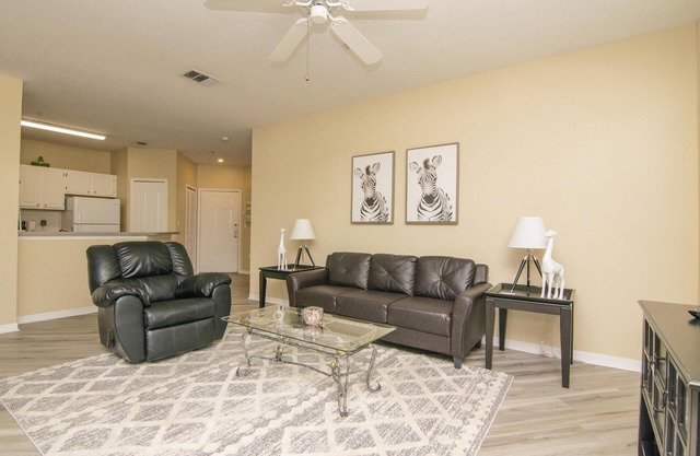 2nd Floor - 2 bedroom 2 bath Condo - Close Downtown Tampa
