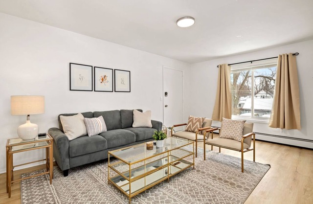 2nd Floor, Corner unit ft. King Bed + Workspace