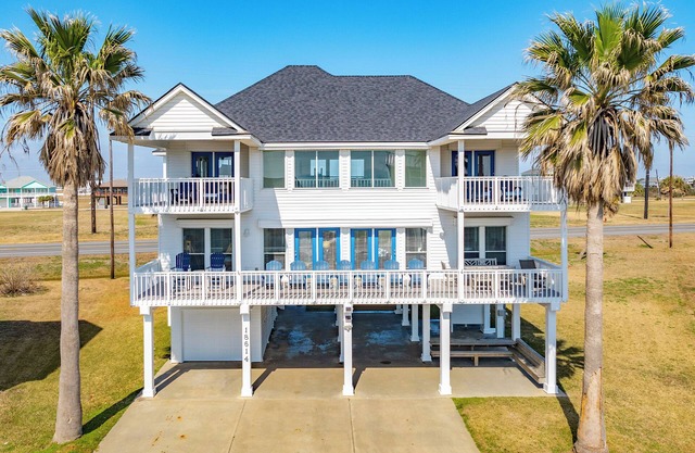 2nd Row Gulf Views, 3 Decks, Beach Equipment/Toys, Steps from the Beach!