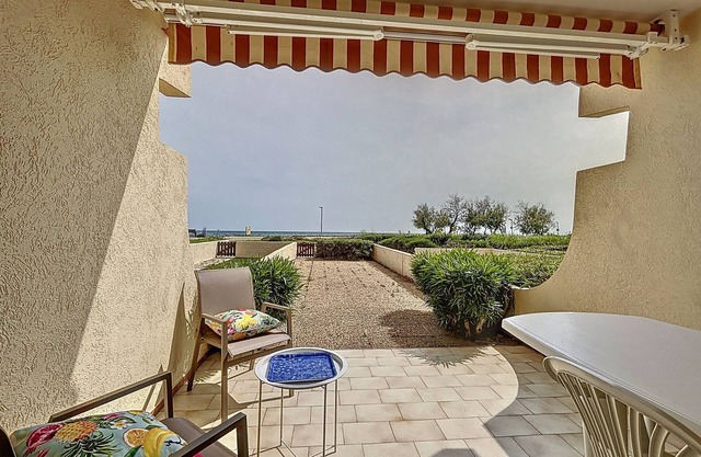 2P Cabin Apartment on Beach with Parking and Air Conditioning