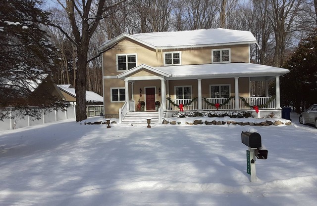 3,200SF Home/3.5 Bathrooms-3 Showers/Wrap Around Porch/Walk to Town/Beach