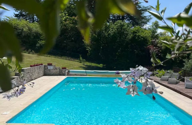 3-4 Cottages Private Pool Stunning Location up to 10 guests, close to Aubeterre