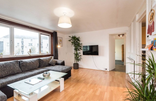 3/6 Lochview Court