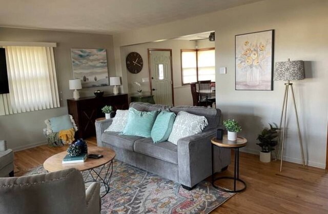 3+ Acre Serene and Quiet Park Like Setting Cottage Get Away Perfect for the CWS!