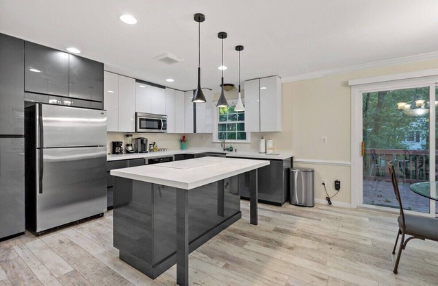 3 Bd 2 1/2 bath Chic Large.30mto DC, 12min to IDA