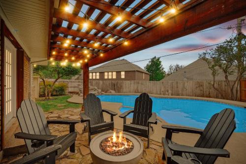 3-BD Backyard Oasis w Pool Patio Firepit