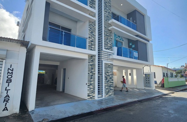 3 bd condo with rooftop across the street from beach!