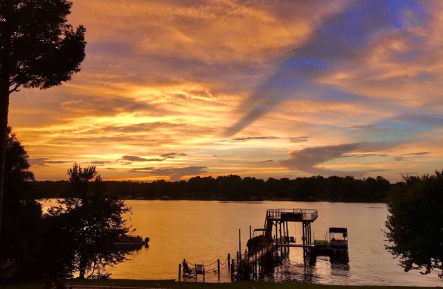 3 Bdrm/2 Bath Lakefront Bungalow with Amazing Views.