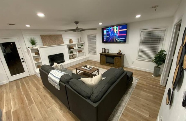 3 bdrm 2 bath with access to pool& patio.