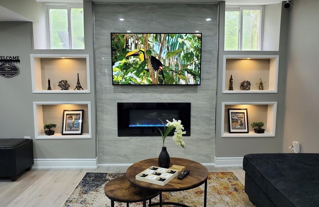 3 bdrm 3 full bath W/D in Brampton/Toronto, sleeps 16.