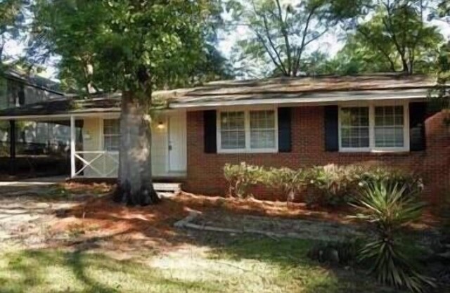 3 bed 1.5 bath Central location 11 min to base.