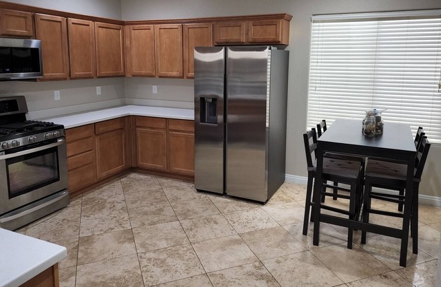 3 Bed 1 Story - Close to Strip and Airport