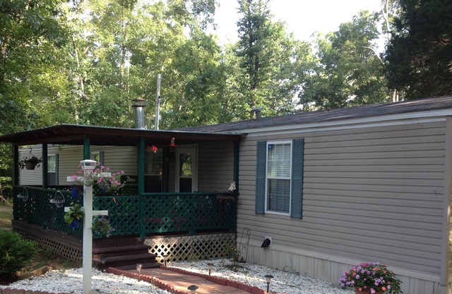 3 Bed/ 2 Bath About a Mile from Old Hwy. 25 Boat Ramp