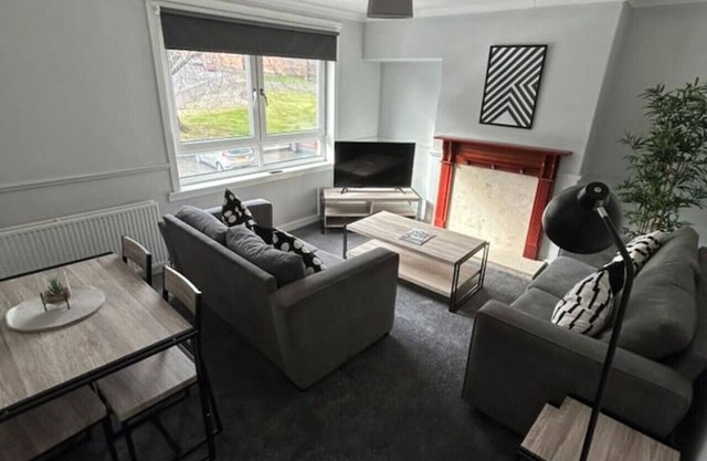 3-Bed Apartment Central Greenock