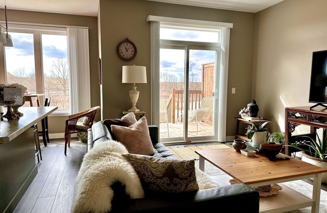 3-Bed Beauty with Scenic Backyard Views In Niagara