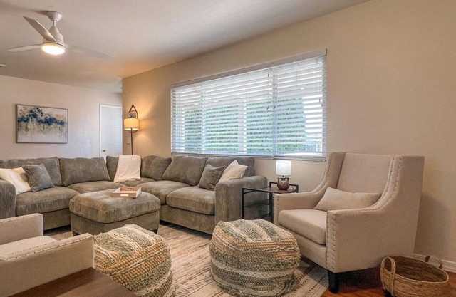 3-bed house in lovely 55+ community on the golf course in Sun City AZ with AC